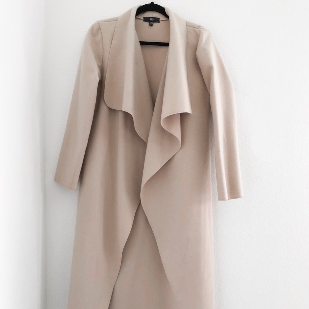Lightweight waterfall duster trench